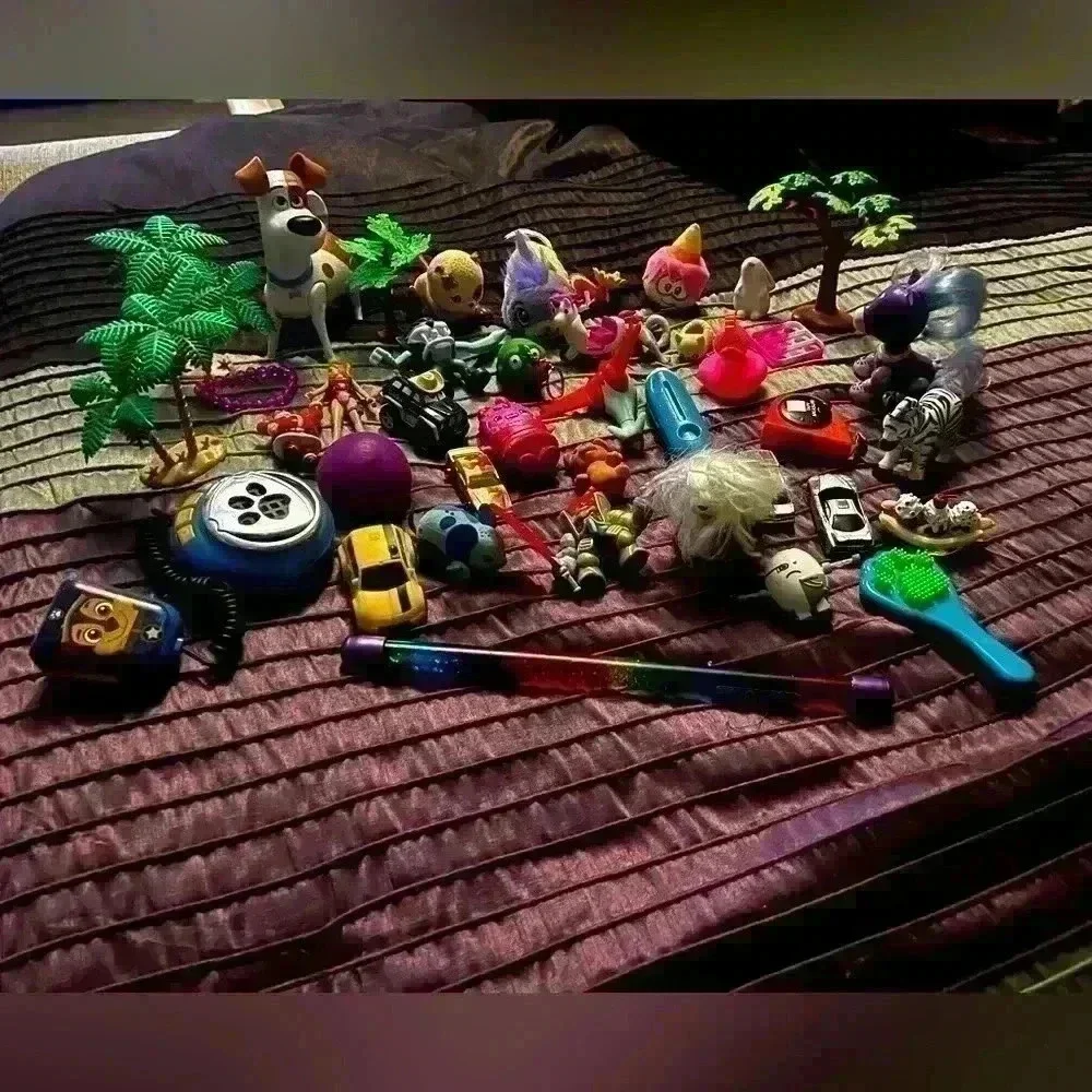 Toy assortment - Picture 1 of 3
